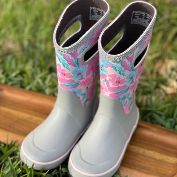 Bogs Other - BOGS🌸🌸Rain Boots girls Sz 13